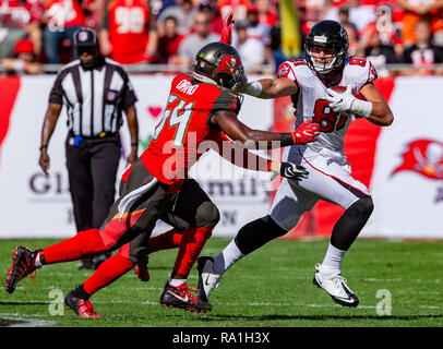 Tampa, Florida, USA. 30th Dec, 2018. Atlanta Falcons tight end Austin Hooper (81) makes the catch and run for a 12 yard gain in the1st quarter during the game between the Atlanta Falcons and the Tampa Bay Buccaneers at Raymond James Stadium in Tampa, Florida. Del Mecum/CSM/Alamy Live News Stock Photo