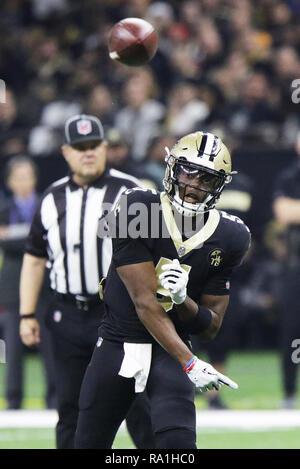 New Orleans, LOUISIANA, USA. 30th Dec, 2018. New Orleans Saints quarterback Teddy Bridgewater looks to pass against the Carolina Panthers in New Orleans, Louisiana USA on December 30, 2018. Credit: Dan Anderson/ZUMA Wire/Alamy Live News Stock Photo