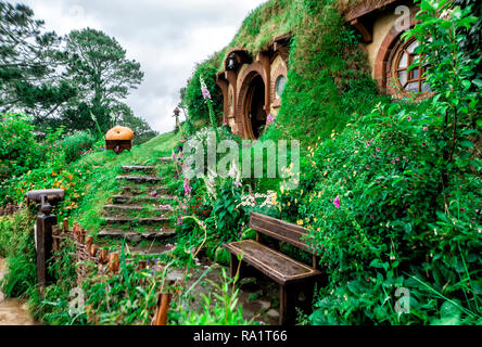 1st of December, 2018: Bilbo and Frodo Baggins House at Hobbiton Movie ...