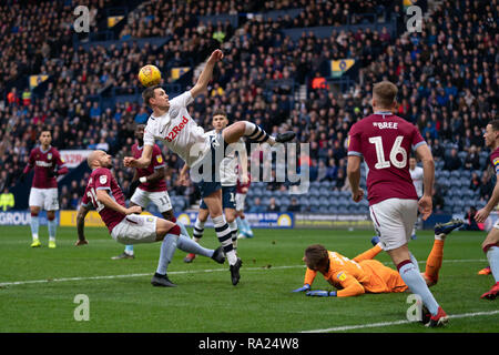 Preston North End's Paul Huntington misses an early chance at goal  29th December 2018, Deepdale, Preston, England; Sky Bet Championship, Preston North End vs Aston Villa ;    Credit: Terry Donnelly/News Images  English Football League images are subject to DataCo Licence Stock Photo