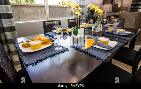 Dining Room Table With Centerpieces And Place Settings Stock Photo Alamy