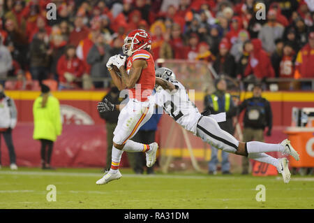 Kansas City, Missouri, USA. 30th Dec, 2018. Kansas City Chiefs wide  receiver Demarcus Robinson (11) breaks a tackle by Oakland Raiders  cornerback Rashaan Melvin (22) and scores a TD during the NFL