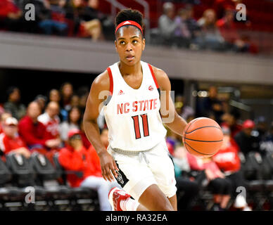 North Carolina State guard Kiara Leslie (11) goes to the basket against ...