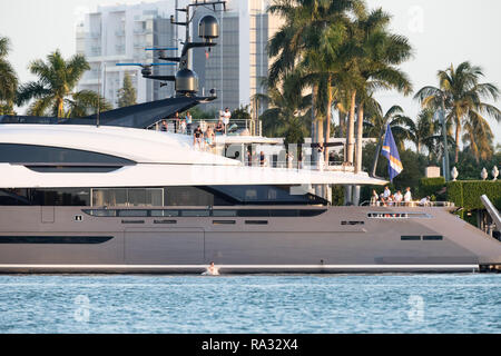 Miami Beach, FL, USA. 30th Dec, 2018. Jamie Foxx parties on a yacht (RossiNavi 63 meter yacht Utopia IV) on December 30, 2018 in Miami, Florida. Credit: Hoo Me.Com/Media Punch/Alamy Live News Stock Photo