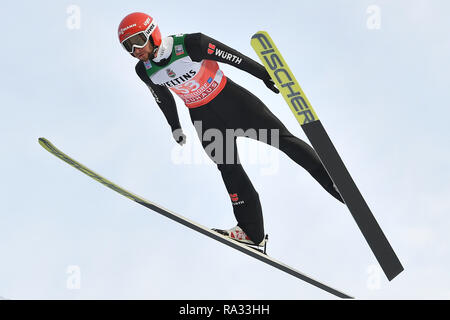 Markus EISENBICHLER (GER), Jump, Action, Single Action, Single Image, Cut Out, Full Body Shot, Whole Figure. Ski Jumping, 67th International Four Hills Tournament 2018/19. Qualification Open-air competition in Oberstdorf, Erdinger Arena, on 29.12.2018. | usage worldwide Stock Photo