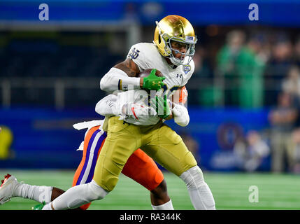 Arlington, Texas, USA. 29th Dec, 2018. Notre Dame Fighting Irish tight end Alize Mack (86) catches a pass during the Goodyear Cotton Bowl Classic between Norte Dame vs Clemson at AT&T Stadium, Arlington Texas.12/29/2018.Manny Flores/Cal Sport Media. Credit: Cal Sport Media/Alamy Live News Stock Photo