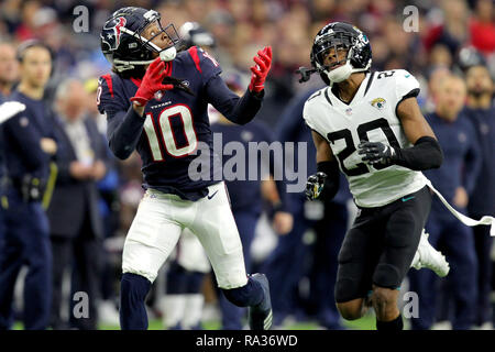 East Rutherford, New Jersey, USA. 9th Sep, 2018. Jacksonville Jaguars  cornerback Jalen Ramsey (20) on the sideline in the first half during a NFL  game between the Jacksonville Jaguars and the New