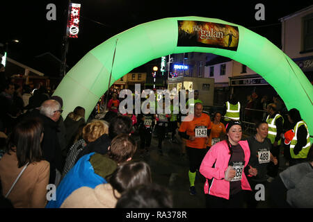 Mountain Ash, Wales, UK 31st December 2018. Nos Galan 2018 road races, Mountain Ash in South Wales on Monday 31st December 2018. this is the 60th anniversary race of the event Credit: Andrew Orchard/Alamy Live News Stock Photo