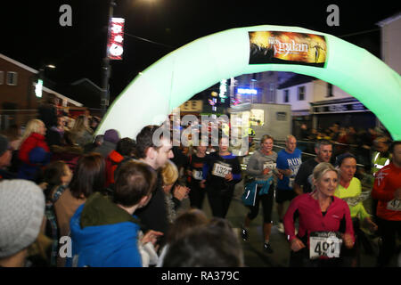 Mountain Ash, Wales, UK 31st December 2018. Nos Galan 2018 road races, Mountain Ash in South Wales on Monday 31st December 2018. this is the 60th anniversary race of the event Credit: Andrew Orchard/Alamy Live News Stock Photo