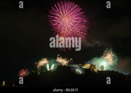 Stirling Castle, Stirling, UK - 1st January 2019. Bringing in the new year with a bang, Firework displays with music light up the night sky over Stirling Castle and the Wallace Monument on Hogmanay to bring in the new year. Credit: Colin Fisher/Alamy Live News Stock Photo