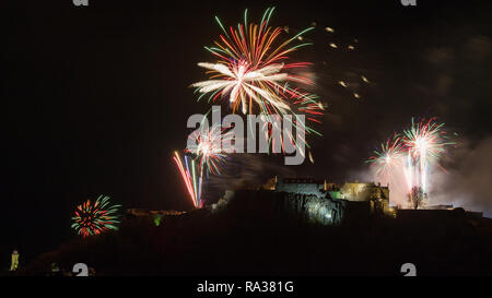 Stirling Castle, Stirling, UK - 1st January 2019. Bringing in the new year with a bang, Firework displays with music light up the night sky over Stirling Castle and the Wallace Monument on Hogmanay to bring in the new year. Credit: Colin Fisher/Alamy Live News Stock Photo