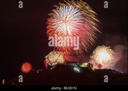 Stirling Castle, Stirling, UK - 1st January 2019. Bringing in the new year with a bang, Firework displays with music light up the night sky over Stirling Castle and the Wallace Monument on Hogmanay to bring in the new year. Credit: Colin Fisher/Alamy Live News Stock Photo