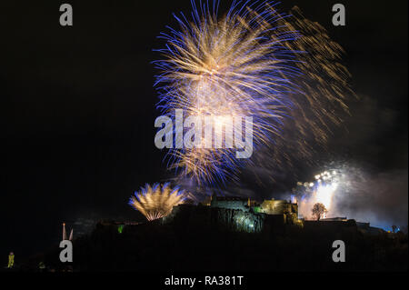 Stirling Castle, Stirling, UK - 1st January 2019. Bringing in the new year with a bang, Firework displays with music light up the night sky over Stirling Castle and the Wallace Monument on Hogmanay to bring in the new year. Credit: Colin Fisher/Alamy Live News Stock Photo