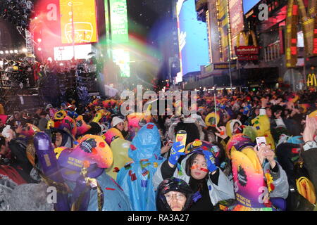 New York, New York, USA. 1st Jan, 2019. People are seen gathered at the Times Square during the New Year's Eve celebrations.Despite all day rain, More than 2 million people participate at the New Year's Eve celebrations at the Times Square. Credit: Ryan Rahman/SOPA Images/ZUMA Wire/Alamy Live News Stock Photo
