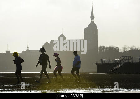 Stralsund, Germany. 01st Jan, 2019. The 2019 ice bathing season for the Stralsund 'walruses' begins with the New Year's swim in Strelasund off Stralsund. With air temperatures of six degrees plus, the ice bathers did not have to chop a hole to get into the water on this New Year's Day. Credit: Stefan Sauer/dpa-Zentralbild/dpa/Alamy Live News Stock Photo