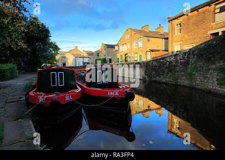 Narrowboats on the Leeds to Liverpool canal, Skipton town, North Yorkshire, England, UK Stock Photo