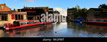 Narrowboats on the Leeds to Liverpool canal, Skipton town, North Yorkshire, England, UK Stock Photo
