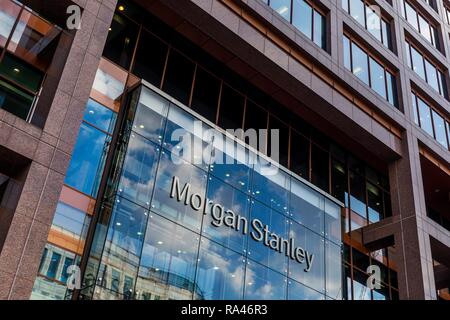 Morgan Stanley office building at Canary Wharf, Docklands London Stock ...