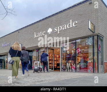 Shoppers at Cheshire Oaks Designer Retail Outlet at the January Sales on Take-back Wednesday Stock Photo