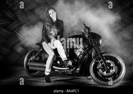 Black leather jacket harley davidson immagini e fotografie stock ad alta  risoluzione - Alamy