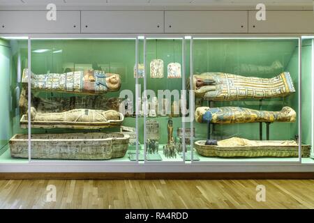 Dania - region Zealand - Kopenhaga - muzeum sztuki starozytnej Gliptoteka - sala wystawowa poswiecona eksponatom ze starozytnego Egiptu - mumie i sarkofagi egipskie Denmark - Zealand region - Copenhag Stock Photo