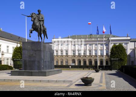 Warszawa, Polska - starowka warszawska - Palac Prezydencki i pomnik ksiecia Jozefa Poniatowskiego  przy ul. Krakowskie Przedmiescie Warsaw, Poland - Historic quarter of Warsaw old town - president pal Stock Photo