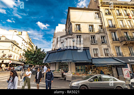 People crossing the road outside Pepone Poissonerie , a fresh fish shop on rue Lepic, Montmartre ,Paris Stock Photo