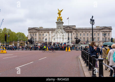 London, UK - April 29, 2018: Crowd watch changing of the guard at Buckingham Palace Stock Photo