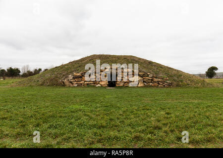 The Long Barrow at All Cannings -  a place for cremated remains in urns, Wiltshire, England Stock Photo