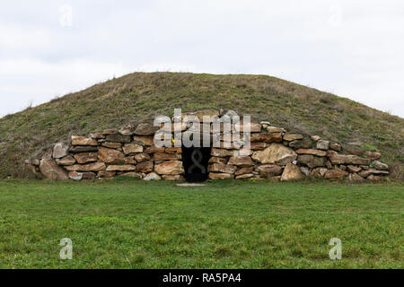 The Long Barrow at All Cannings -  a place for cremated remains, Wiltshire, England Stock Photo