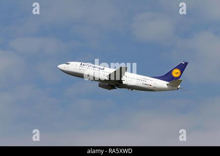 Lufthansa, Boeing 737-300, after taking off from Duesseldorf Airport, North Rhine-Westphalia Stock Photo