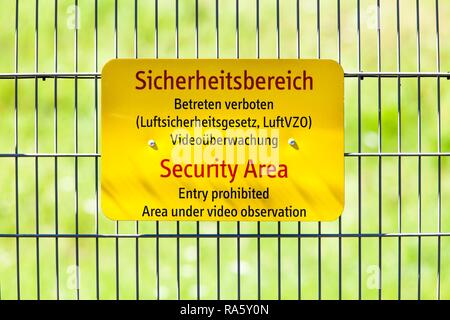 Warning sign on the perimeter fence of Duesseldorf International Airport, security area, Duesseldorf, North Rhine-Westphalia Stock Photo