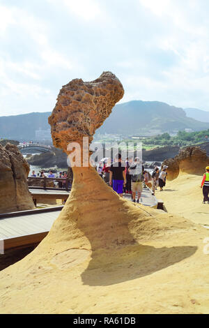 The Queen's Head Rock In Yehliu Geopark In Wanli Disrict In New Taipei ...