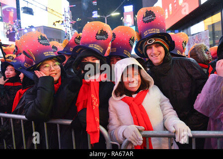 New York, USA. 31st December, 2018. New Years Eve revelers are seen during the Times Square New Year's Eve 2019 Celebration on December 31, 2018 in New York City. Credit: Erik Pendzich/Alamy Live News Stock Photo