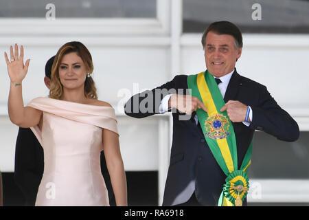 DF - Brasilia - 19/12/2019 - Christmas Cantata - Jair Bolsonaro, President  of the Republic, accompanied by Michelle