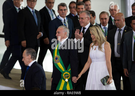 Brasilia, Brazil. 1st Jan, 2019. Brazil's outgoing President Michel Temer (C) and his wife Marcela Temer walk down the stairs to greet Jair Bolsonaro during the inauguration ceremony in Brasilia, capital of Brazil, on Jan. 1, 2019. Army captain-turned-politician Jair Bolsonaro was sworn in as Brazil's president on Tuesday amid heightened security. Credit: Li Ming/Xinhua/Alamy Live News Stock Photo