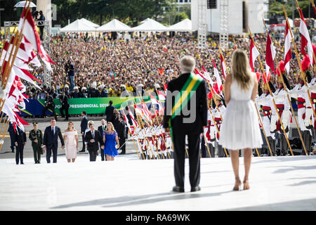 Brasilia, Brazil. 1st Jan, 2019. Brazil's outgoing President Michel Temer (L, Front) and his wife Marcela Temer (R, Front) wait for new President Jair Bolsonaro, his wife Michelle Bolsonaro, new Vice President Hamilton Mourao and his wife Paula Mourao during the inauguration ceremony in Brasilia, capital of Brazil, on Jan. 1, 2019. Army captain-turned-politician Jair Bolsonaro was sworn in as Brazil's president on Tuesday amid heightened security. Credit: Li Ming/Xinhua/Alamy Live News Stock Photo