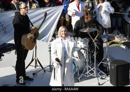 Pasadena, California, USA. 1st January 2019. Singer Anne-Marie performs at the the 2019 Tournament of Roses Parade in Pasadena, California on New Years Day, January 1, 2019.  Credit: Sheri Determan/Alamy Live News Stock Photo