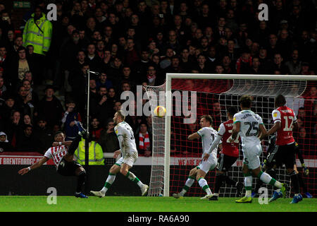 London, UK. 01st Jan, 2019. Rico Henry of Brentford (L) attempts an overhead kick on goal. EFL Skybet championship match, Brentford v Norwich City at Griffin Park on New Years Day, Tuesday 1st January 2019 . this image may only be used for Editorial purposes. Editorial use only, license required for commercial use. No use in betting, games or a single club/league/player publications. pic by Steffan Bowen/Andrew Orchard sports photography/Alamy Live news Credit: Andrew Orchard sports photography/Alamy Live News Stock Photo