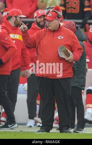 Kansas City, Missouri, USA. 30th Dec, 2018. Kansas City Chiefs head coach Andy Reid double checks the number of defensive players he has on the field during the NFL Football Game between the Oakland Raiders and the Kansas City Chiefs at Arrowhead Stadium in Kansas City, Missouri. Kendall Shaw/CSM/Alamy Live News Stock Photo