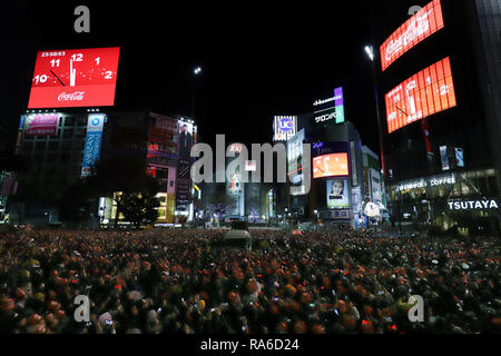 Tokyo, Japan. 31st Dec, 2018. People enjoy a countdown event Tokyo, Japan. 31st Dec, 2018. People enjoy a countdown event