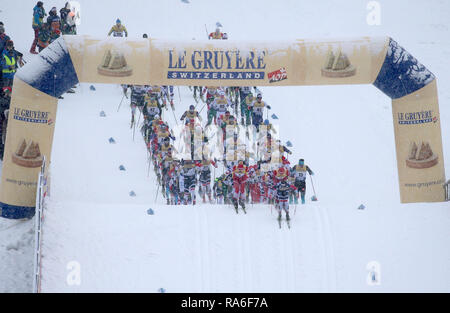 Oberstdorf, Germany. 02nd Jan, 2019. Nordic skiing/cross-country skiing: World Cup, Tour de Ski, 15 km mass start classic, men. Cross-country skier in action at the start. Credit: Karl-Josef Hildenbrand/dpa/Alamy Live News Stock Photo