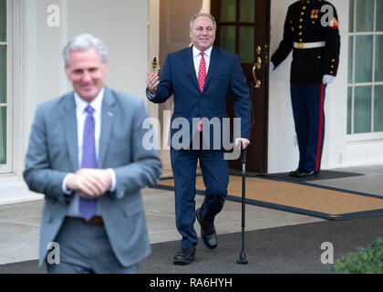 Incoming United States House Minority Whip Steve Scalise (Republican of Louisiana) walks out of the West Wing to meet reporters at the White House after meeting with US President Donald J. Trump on border security and reopening the federal government at the White House in Washington, DC on Wednesday, January 2, 2018. Incoming US House Minority Leader Kevin McCarthy (Republican of California) is in the foreground at left. Credit: Ron Sachs/CNP | usage worldwide Stock Photo