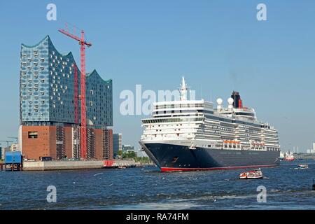 Cruise ship Queen Elizabeth, port with Elbe Philharmonic Hall, Hamburg, Germany Stock Photo