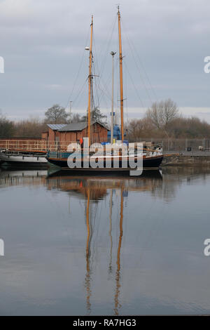 Boats moored in the Main Basin of Gloucester Docks Stock Photo