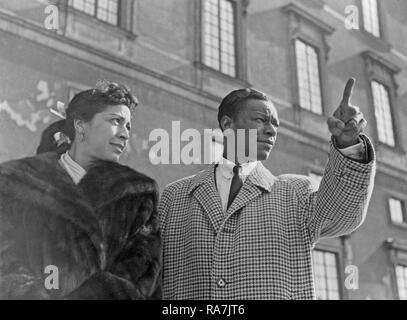 Nat King Cole. March 17, 1919 - Febryary 15, 1965. American jazz pianist and singer. Pictured here during a visit to Stockholm Sweden 1954 when performing there. He is sightseing in the Swedish capital together with his wife Maria Cole, and visits the Royal Castle. Photo Kristoffersson. Stock Photo