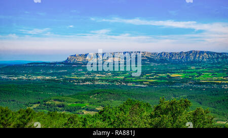 The Sainte Victoire mountain seeing from the Regagnas Mountain, Provence, France Stock Photo