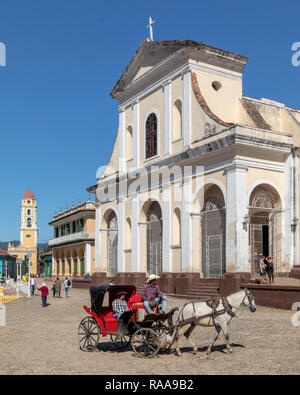 Horse carriage in front of Iglesia Santisima Trinidad, Trinidad, Cuba Stock Photo