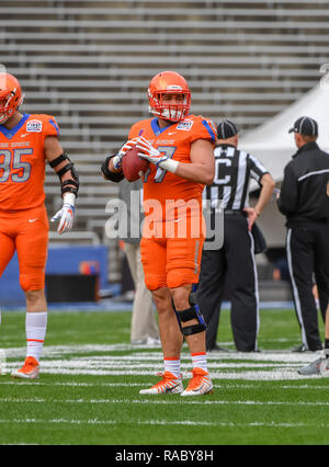 Boise State tight end Matt Lauter (85) pulls in the ball for a catch in ...