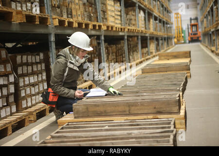 06 December 2018, Thuringia, Harth-Pölnitz: Anne Schulz from the University of Jena examines rock samples. The Geological Sample Archive Thuringia is one of the largest core repositories in Germany. Photo: Bodo Schackow/dpa-Zentralbild/ZB Stock Photo